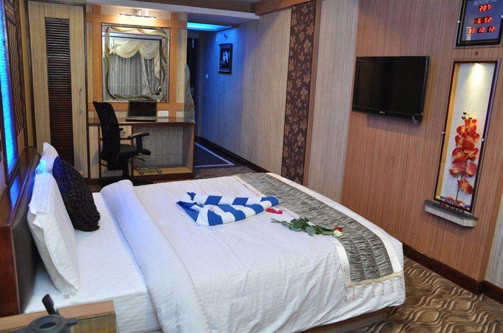 Astoria Residency Hotel Ooty Bagian luar foto