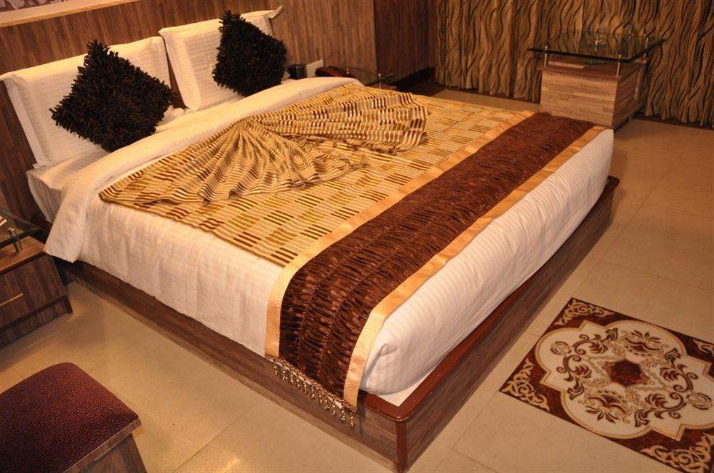 Astoria Residency Hotel Ooty Bagian luar foto