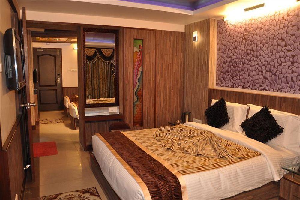Astoria Residency Hotel Ooty Bagian luar foto