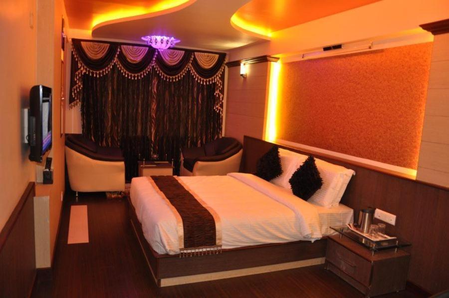 Astoria Residency Hotel Ooty Ruang foto