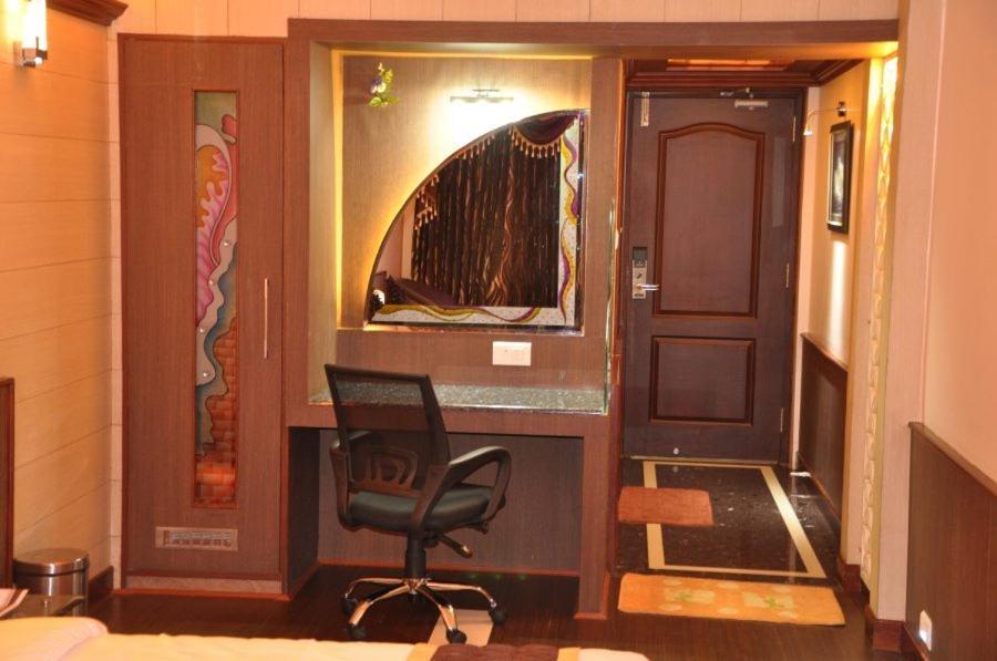 Astoria Residency Hotel Ooty Ruang foto