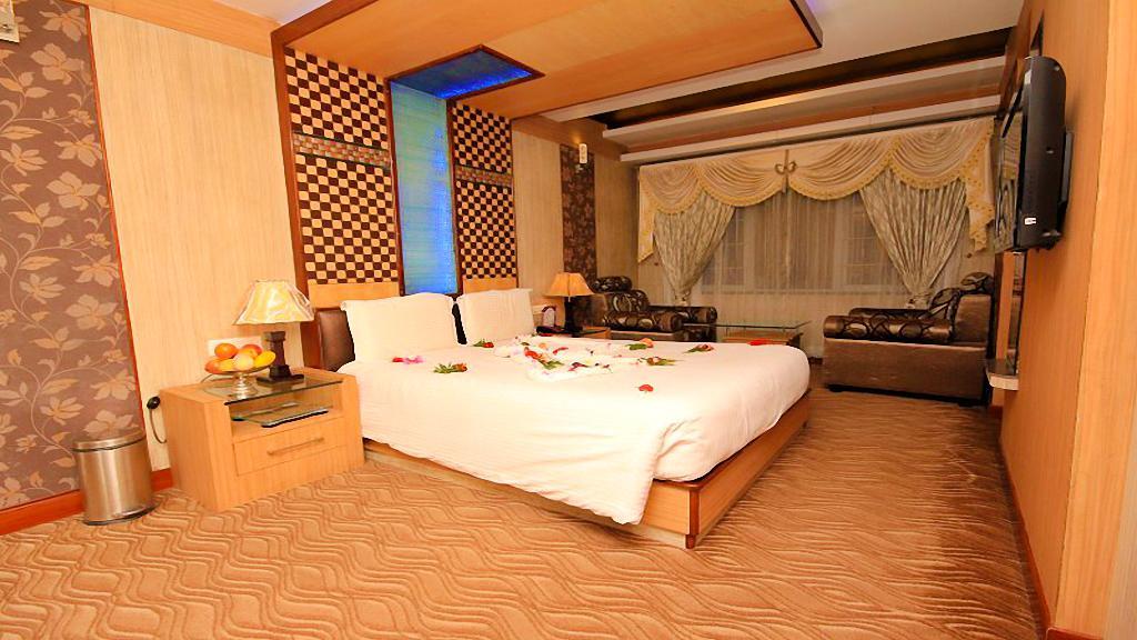 Astoria Residency Hotel Ooty Bagian luar foto