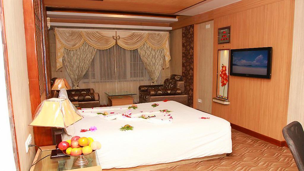 Astoria Residency Hotel Ooty Bagian luar foto